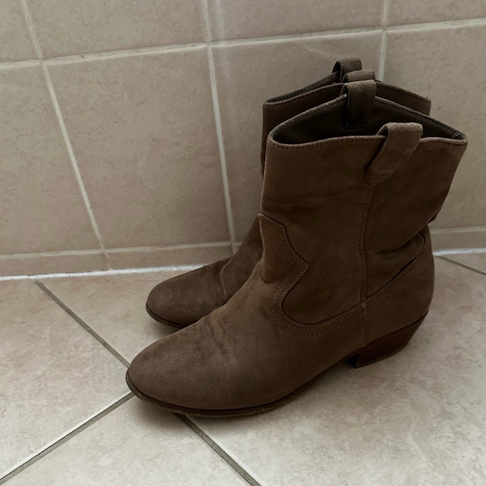 Wild Diva Suede Ankle Cowboy Boots - Size 7.5 - Picture 2 of 6